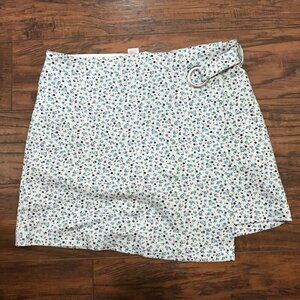 Justice Brand Skort in white and blue floral.  Silver accents. Size 10, LIKE NEW